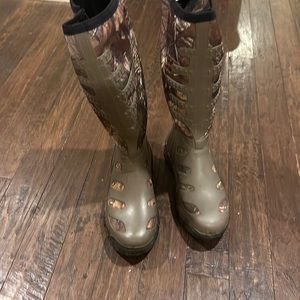 Banded Gear Boots in Realtree Xtra. 17” Cuff height Uninsulated. Size 10 Men’s